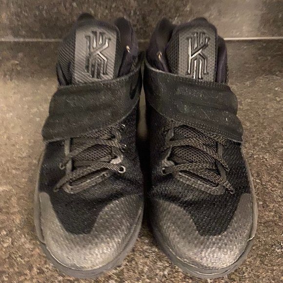 Nike Kyrie 2 'Triple Black' - Size 5Y - Picture 6 of 11